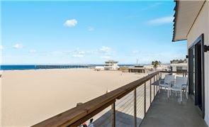 Panoramic Beachfront Balcony Suite